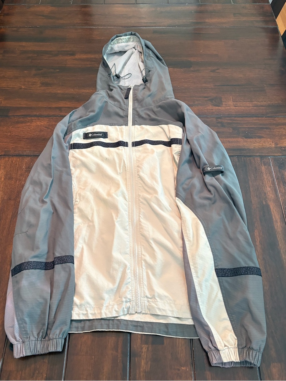 Y2K Columbia Sportswear windbreaker jacket in gray/cream/green, men’s S
